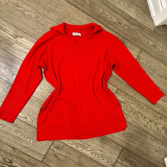 Vintage Red Knit Pullover with Scalloped Collar & Front Pockets - Picture 4 of 12